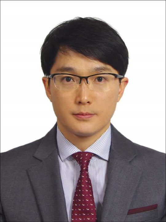 (사진1 = 윤헌택 개발정책학 전공, 최우수 수상자)